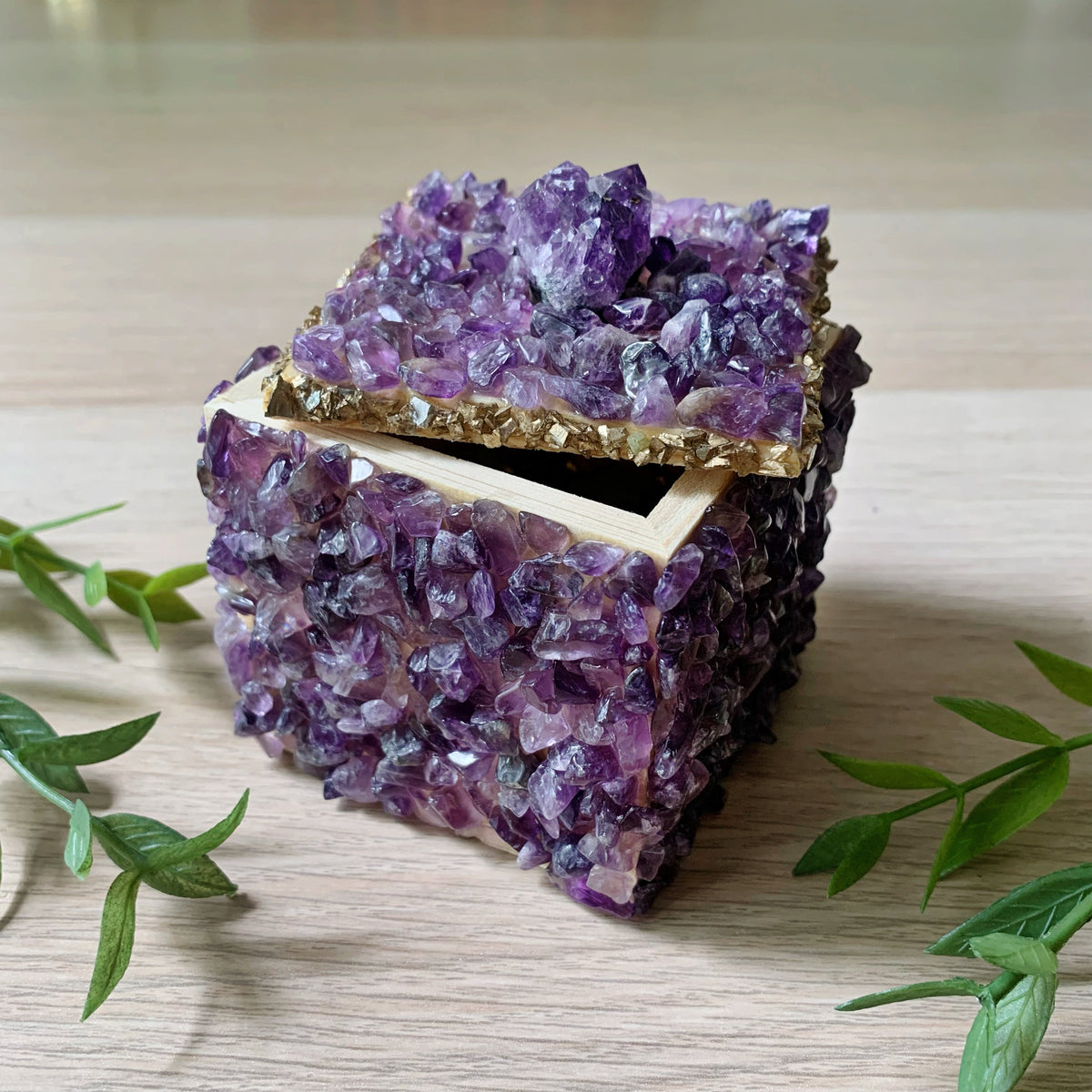 Mini Amethyst Box in Gold